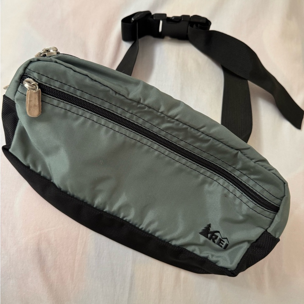 REI Men's Belt Bag in Gray and Black